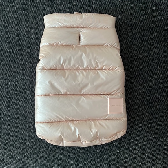 Dog puffer vest. New. Never worn - Picture 2 of 5